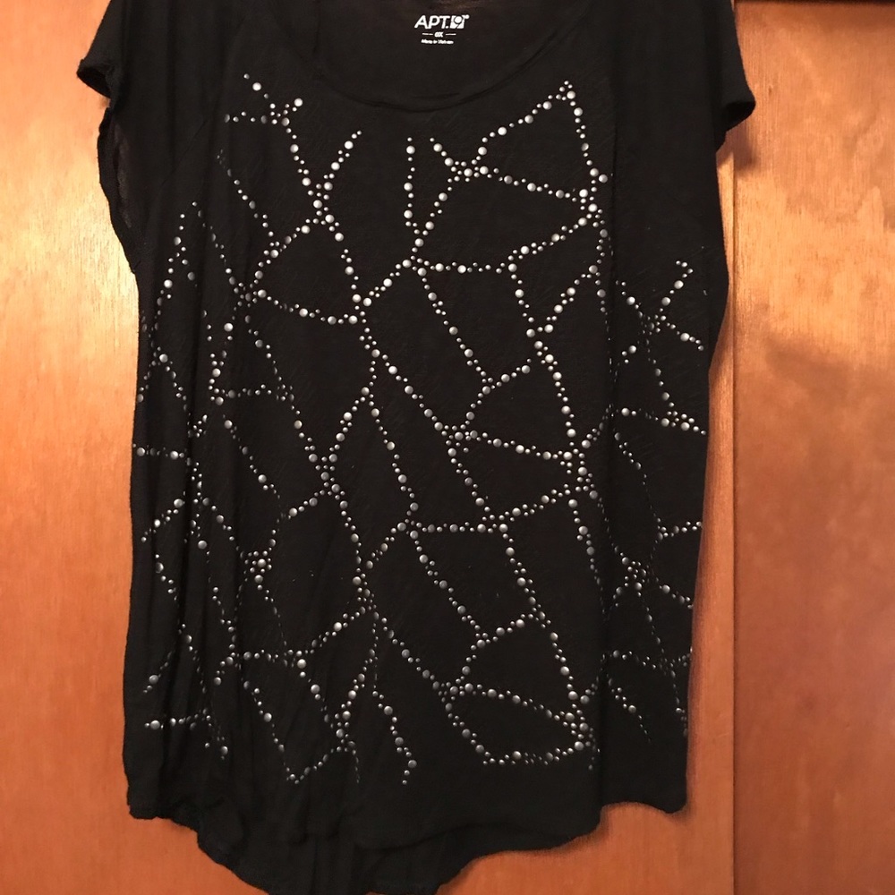Black Tee
